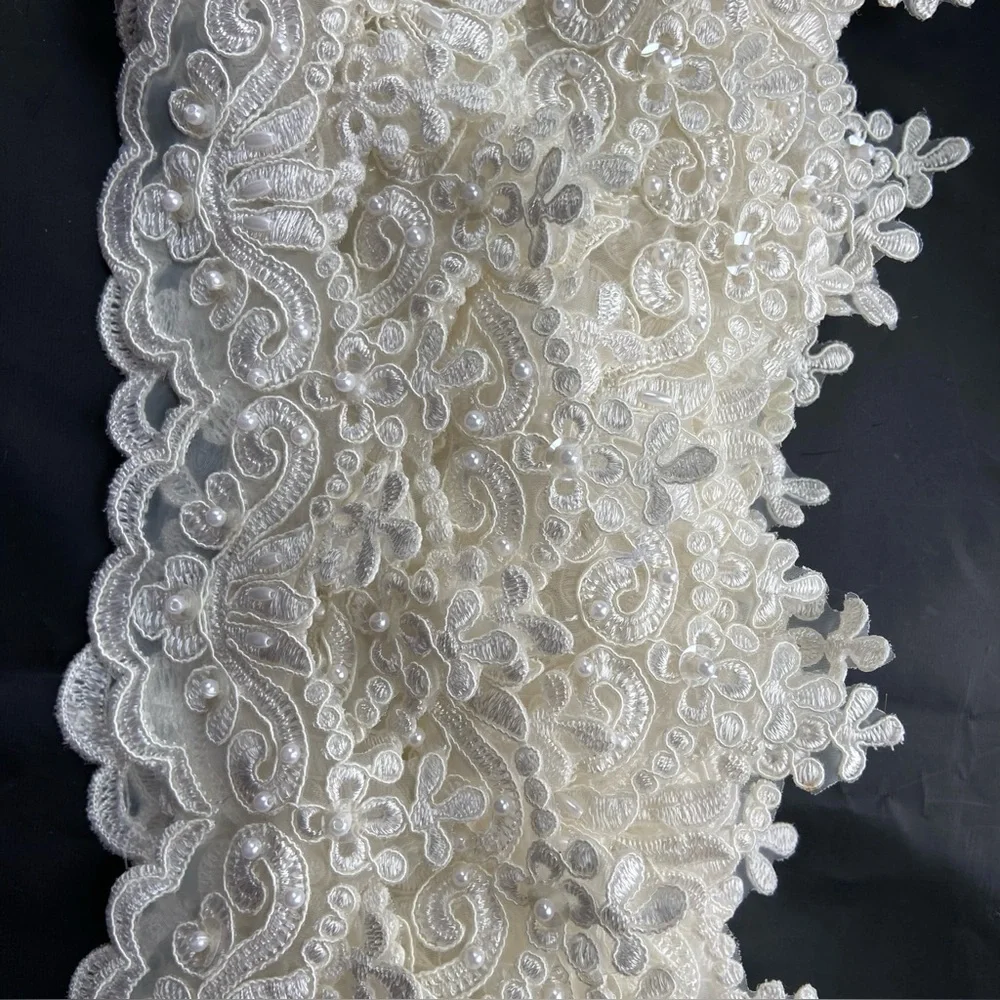 NWOT 7 Yards of Elegant, Almost White Lace Trim/Fabric w/Beads & Floral Stitch - Picture 15 of 16